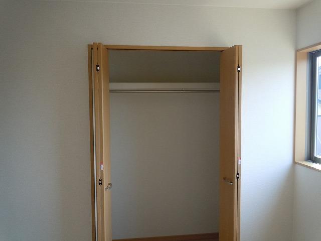 Non-living room. Indoor (October 4, 2013) Shooting  2 Kaikyoshitsu Large-capacity built-in closet with in each room! 