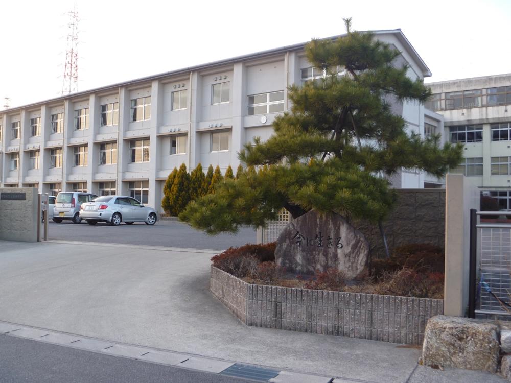 Junior high school. 890m to the West Junior High School