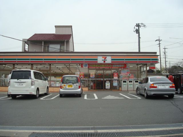 Convenience store. 120m to Seven-Eleven (convenience store)