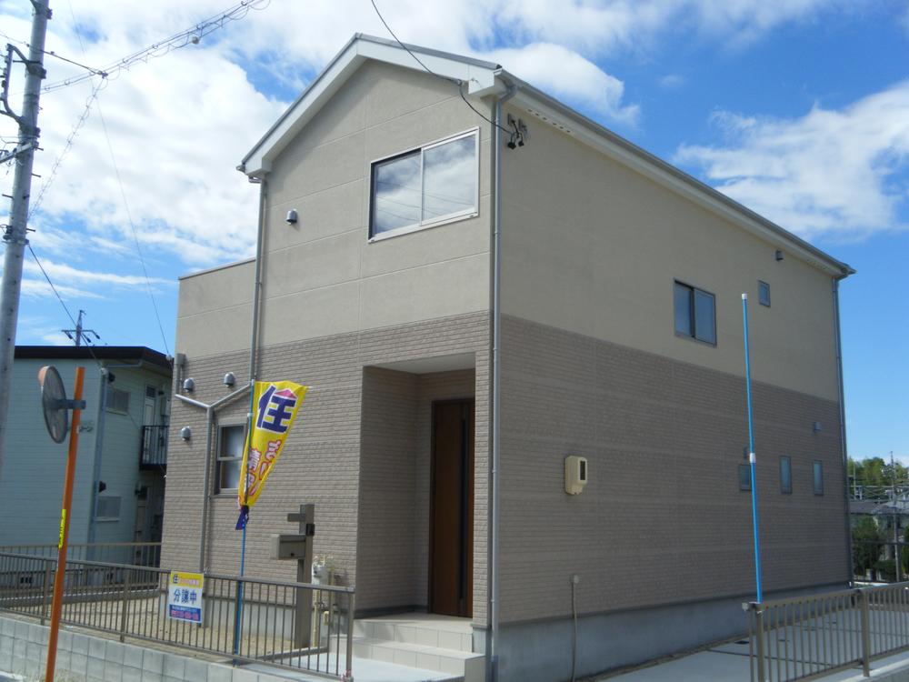Local appearance photo. 1 Building