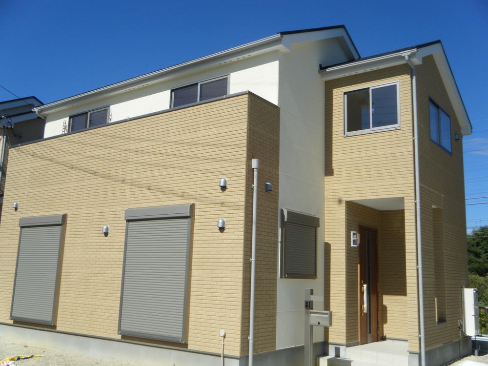 Local appearance photo. Building 3