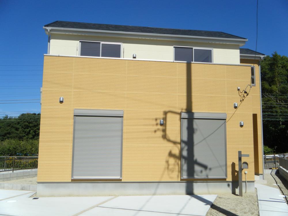 Local appearance photo. 4 Building