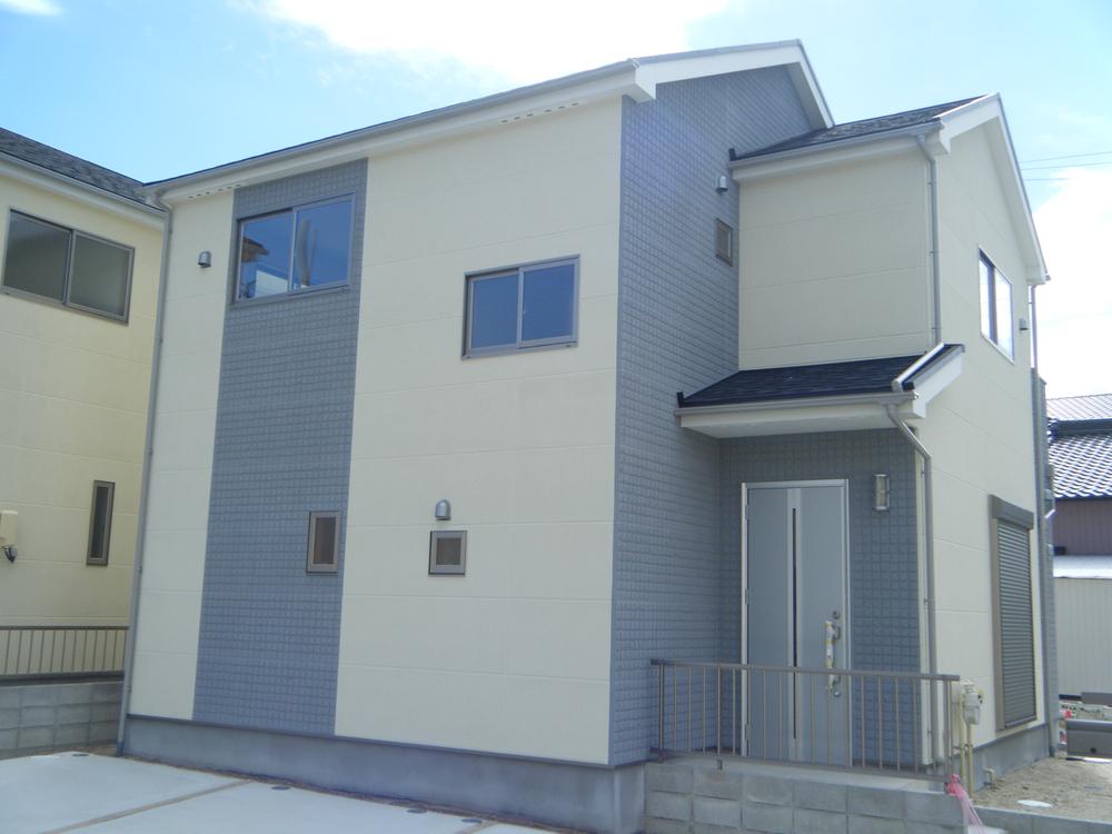 Local appearance photo. 8 Building