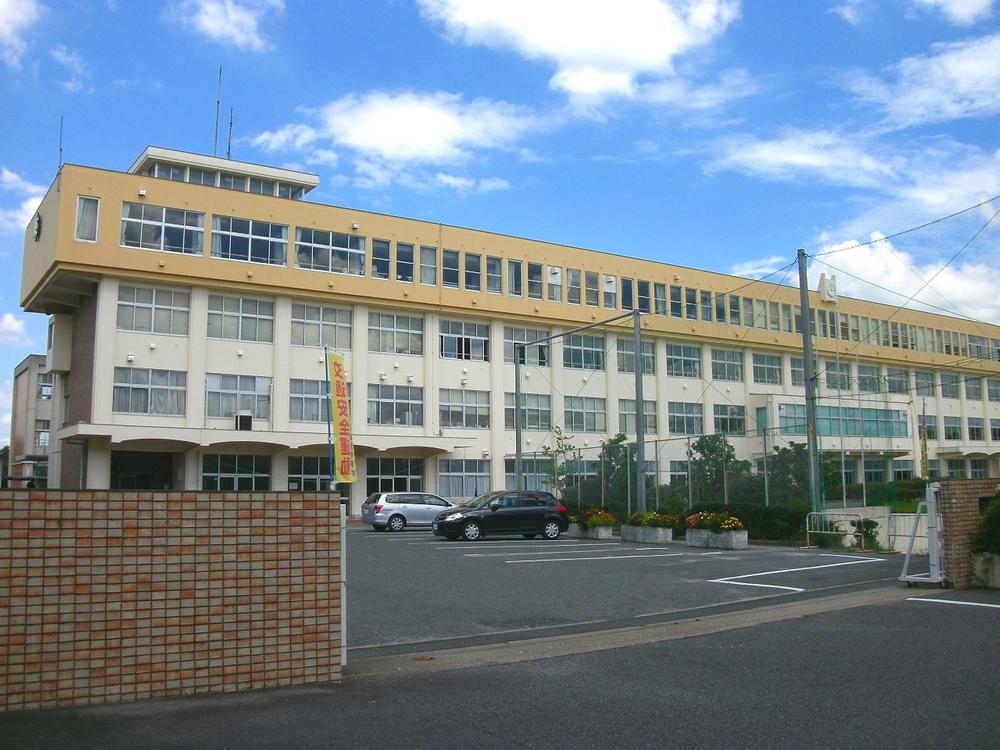 Junior high school. Nissin 1100m to the East Junior High School
