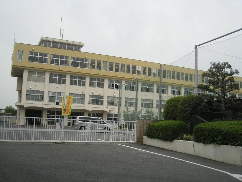 Junior high school. Nisshin Higashinaka