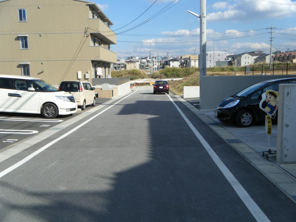 Local photos, including front road. North road