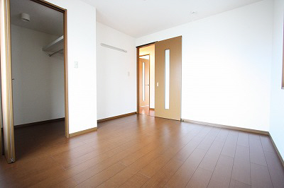 Other room space. Since Western-style walk-in closet with, You can use widely. 