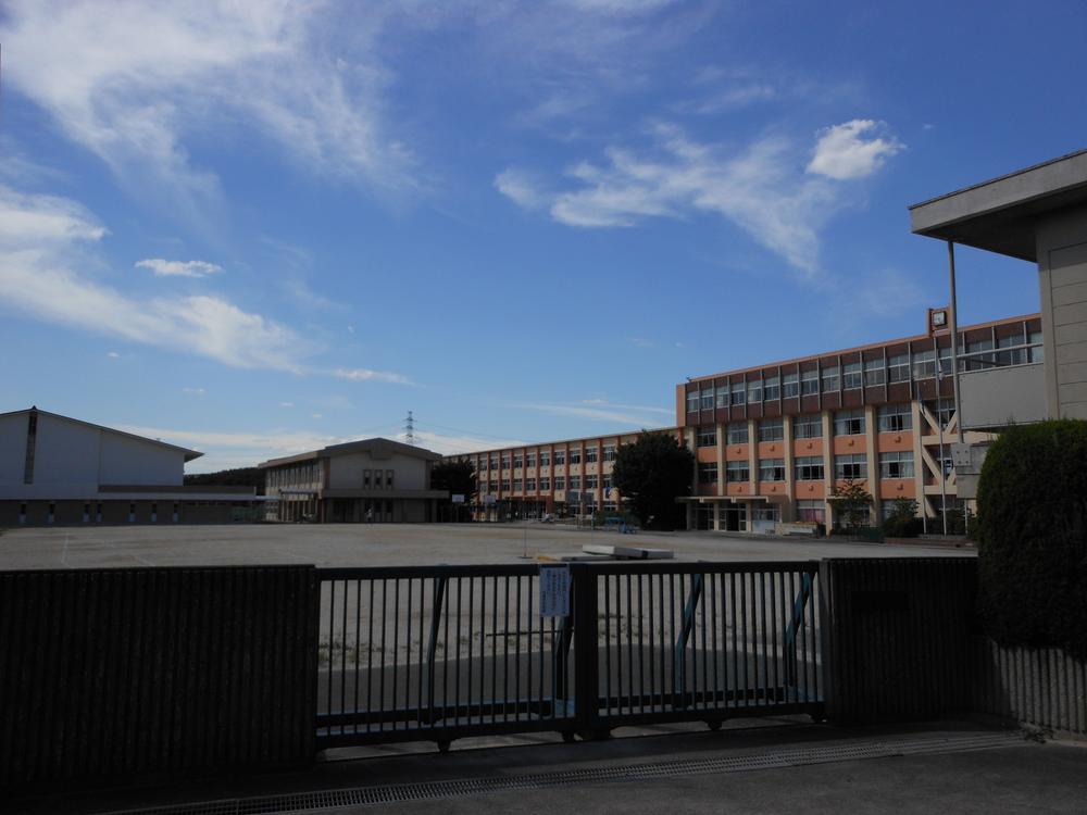 Junior high school. Nissin 2280m until junior high school