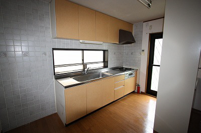 Kitchen. Open style kitchen. If the bulkhead. Furniture also image River