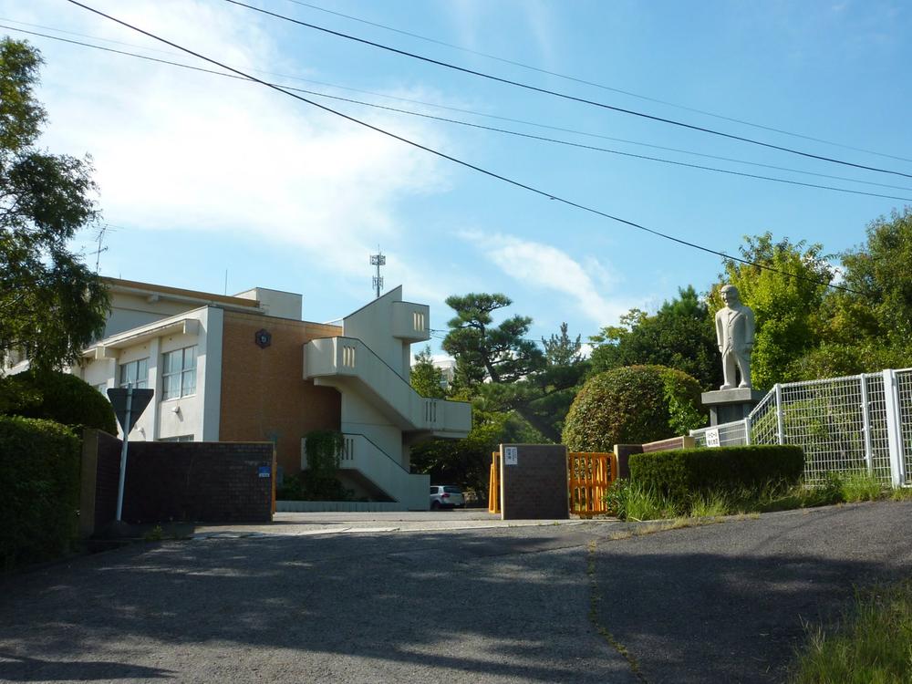 Primary school. 2380m to East Elementary School