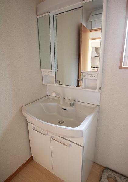 Wash basin, toilet. Local 2013 in late October shooting