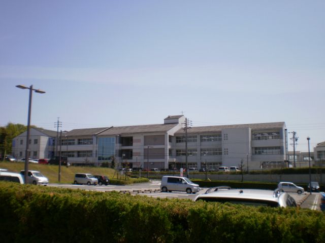 Primary school. Municipal Kaguyama up to elementary school (elementary school) 450m