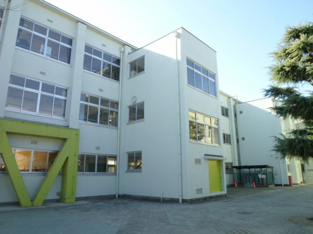 Primary school. Municipal Nishi Elementary School until the (elementary school) 710m
