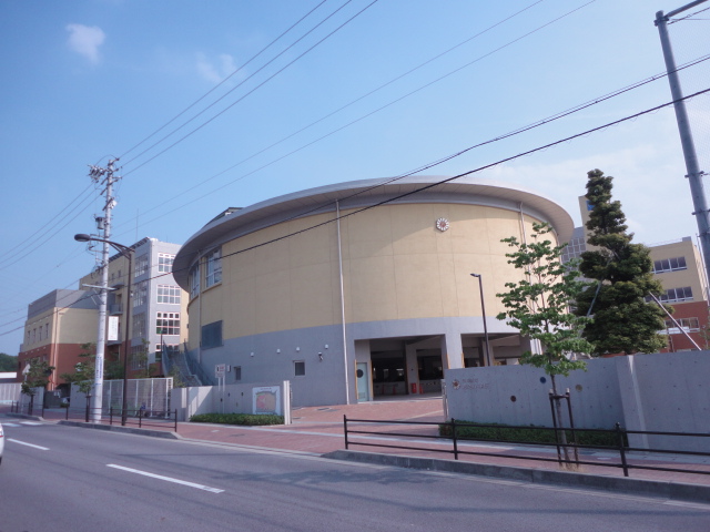 Primary school. 886m until Nisshin Municipal Akaike elementary school (elementary school)