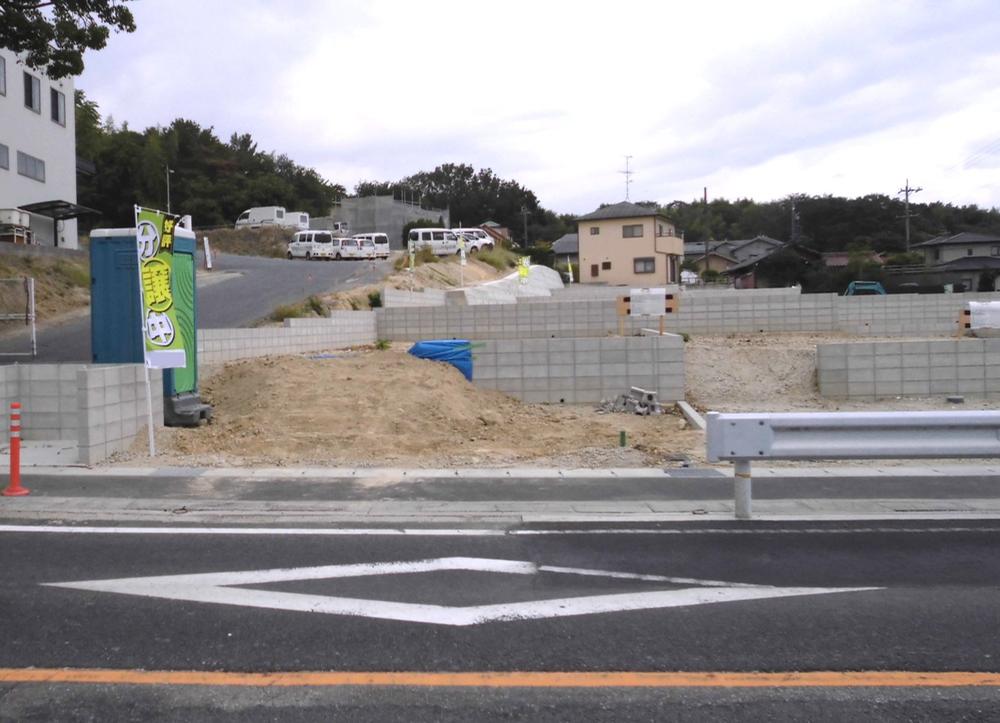 Local photos, including front road. 1 Building (October 2013) Shooting