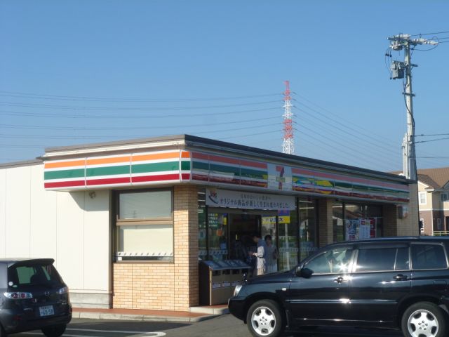 Convenience store. 570m to Seven-Eleven (convenience store)