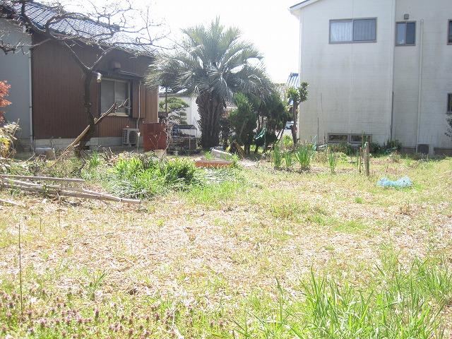 Local land photo. Local (April 2013) shooting site area of ​​about 79.9 square meters