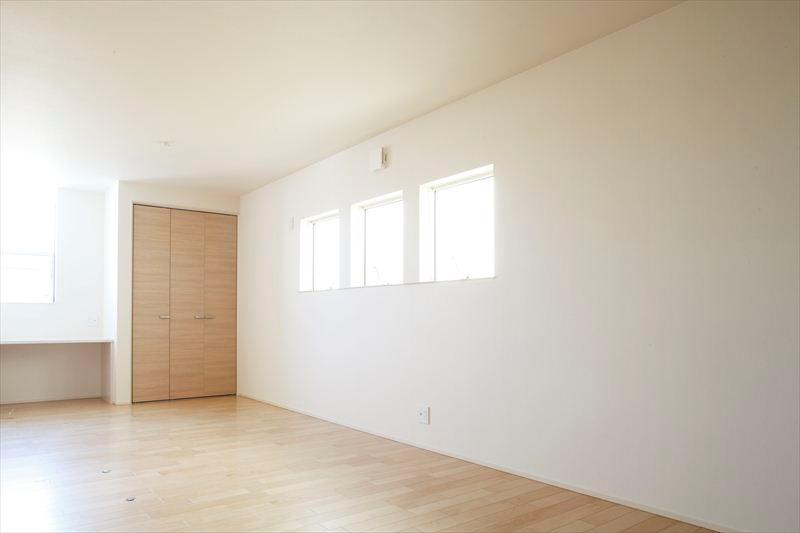 Non-living room. Building A Western-style 12.1 Pledge of spacious Western-style. According to the growth of the child, It is also possible Majikiriru into two chambers.
