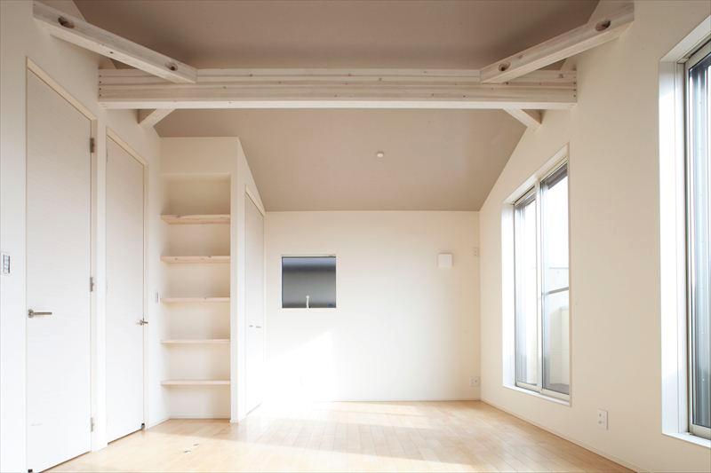Non-living room. Building B Western-style According to the growth of the child, Western-style rooms that can Majikiriru into two chambers. Build wearing of bookshelf is very convenient.