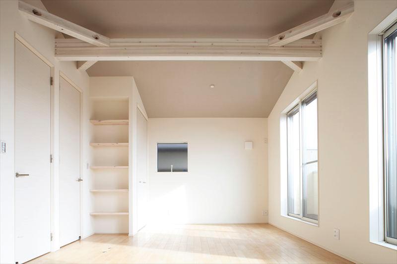 Non-living room. Building B Western-style According to the growth of the child, Western-style rooms that can Majikiriru into two chambers. Build wearing of bookshelf is very convenient. 