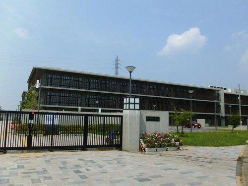 Junior high school. 2900m to large junior high school