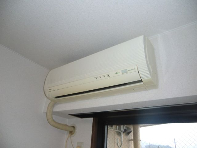 Other Equipment. It is equipped with 1 groups the air conditioning.