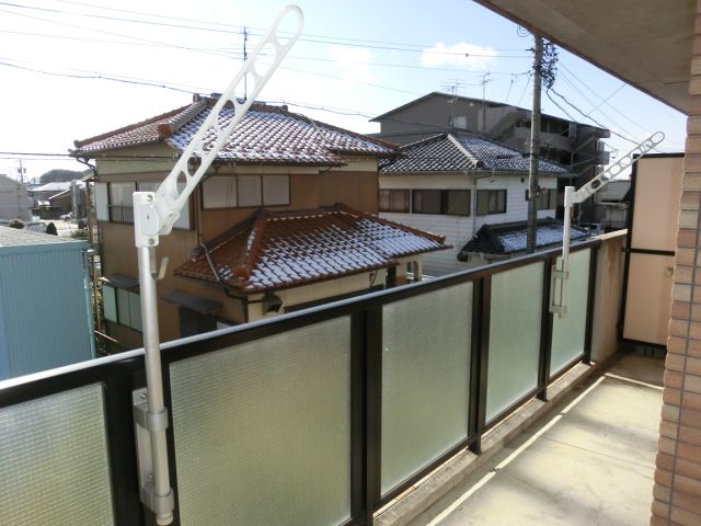 Balcony. It's a south-facing veranda is friendly even to the laundry