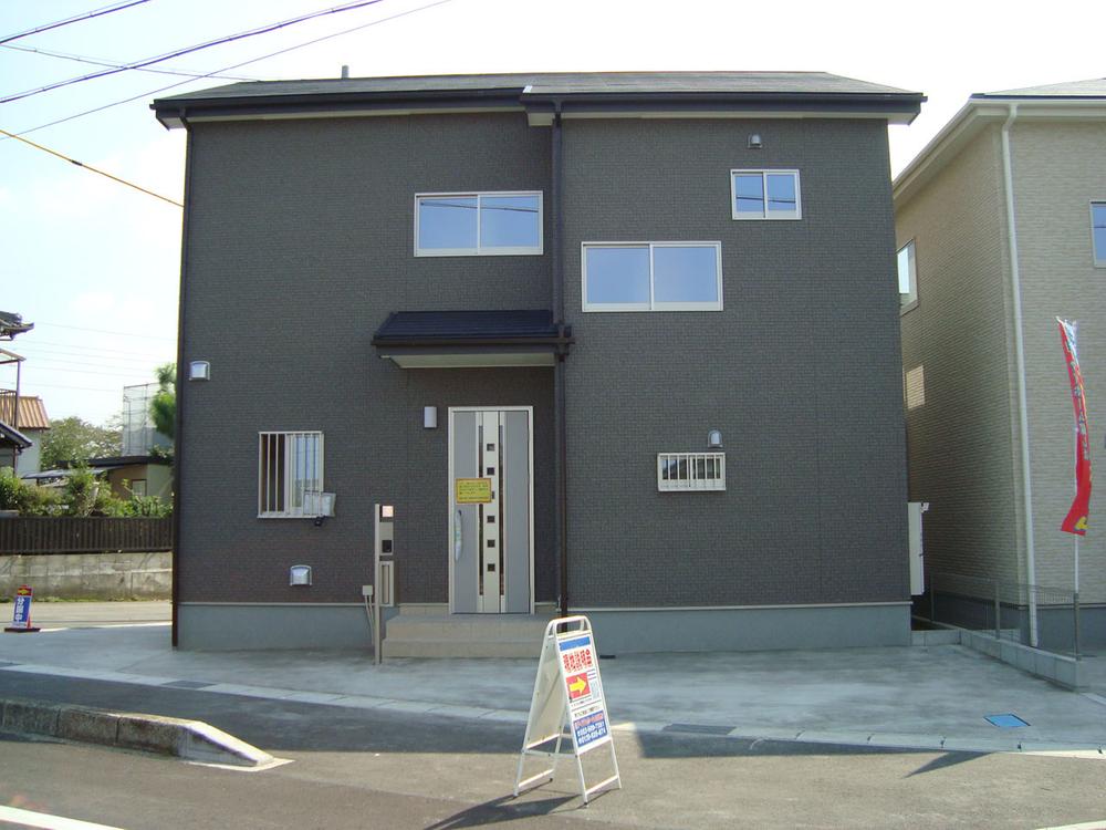 Local appearance photo. Building 3 Zenshitsuminami orientation in sunny! 