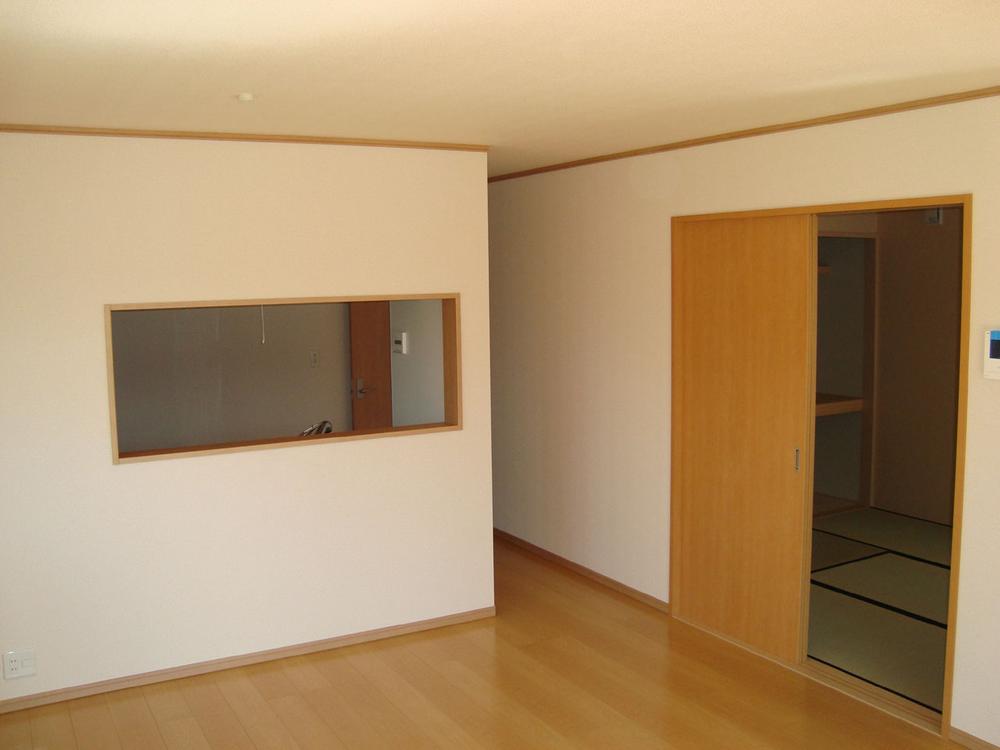 Living. 5 Building It becomes a Japanese-style room and Tsuzukiai! 