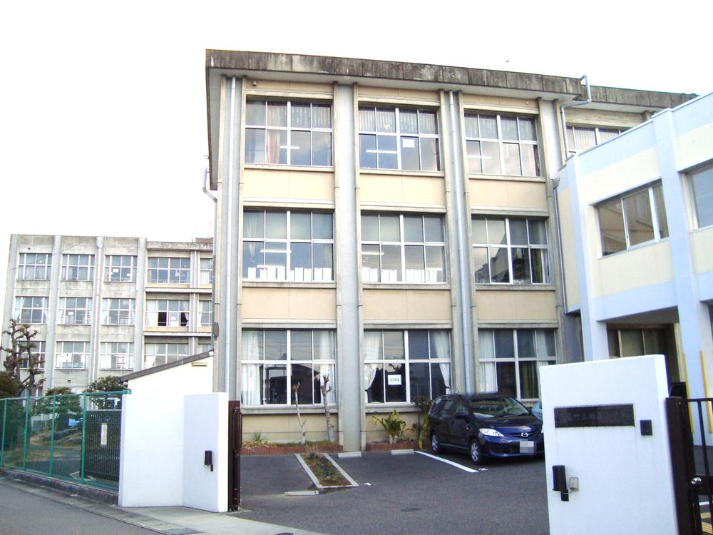 Primary school. Kashiwamori until elementary school 670m