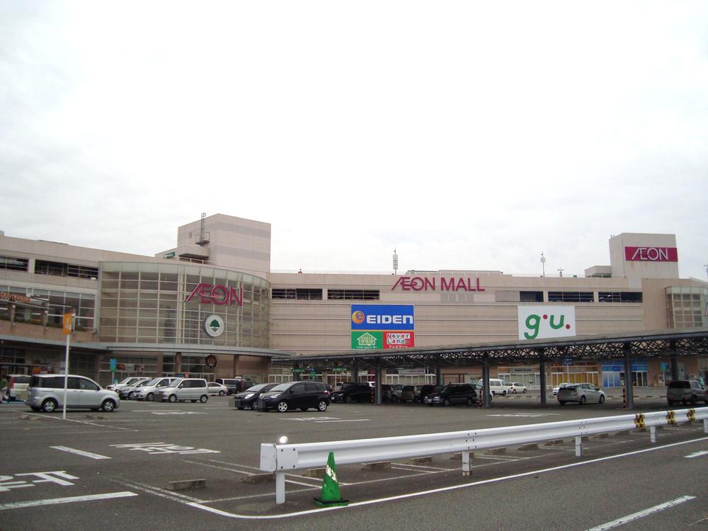 Shopping centre. 766m to Aeon Mall Fuso