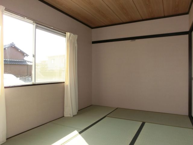 Living and room. I think you calm the Japanese-style room