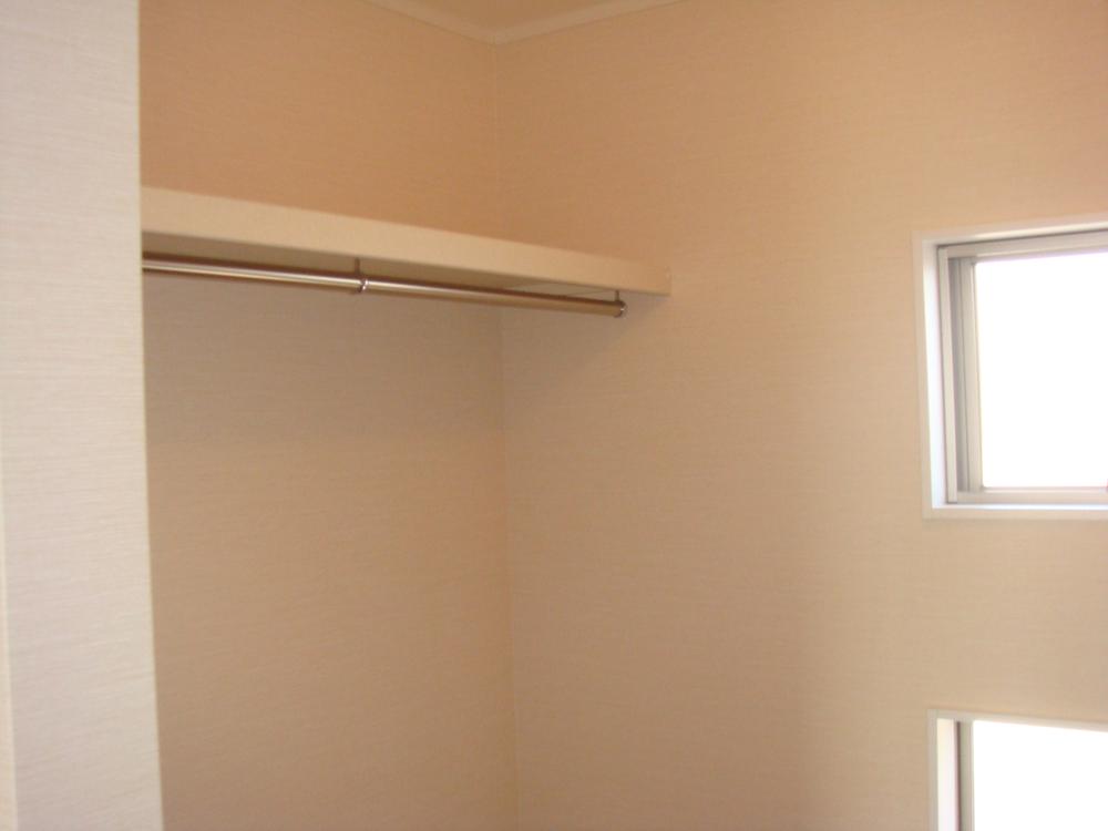 Receipt. Walk-in closet (the presence or absence of the window can also be selected)