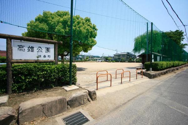 park. 40m lush wide park to Kaohsiung park. Perfect playground for children! 