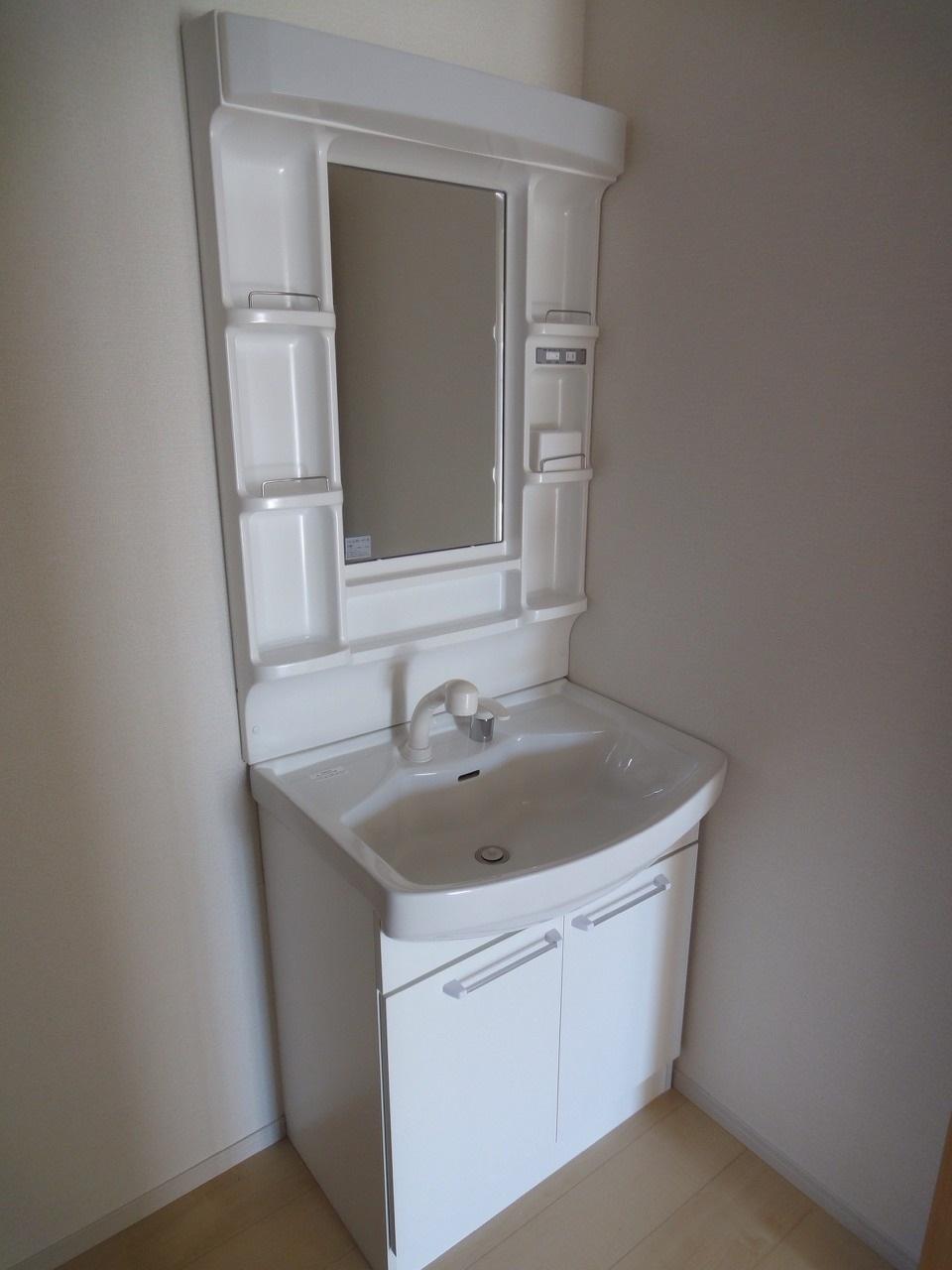 Wash basin, toilet. (2013.12.20 shooting)