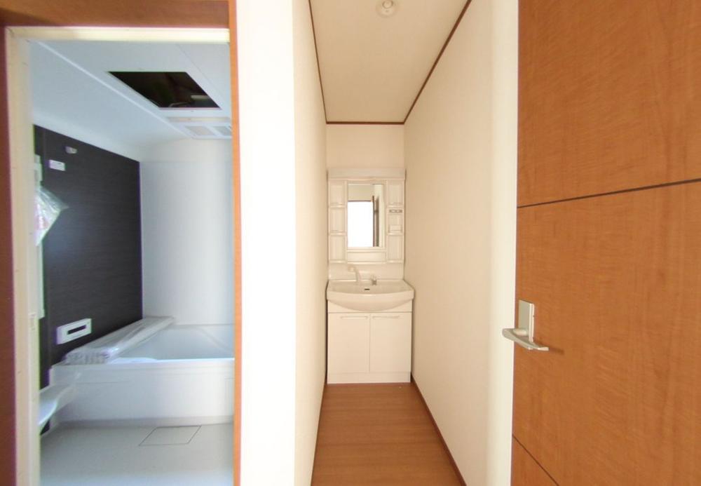 Bathroom. Indoor (11 May 2013) Shooting