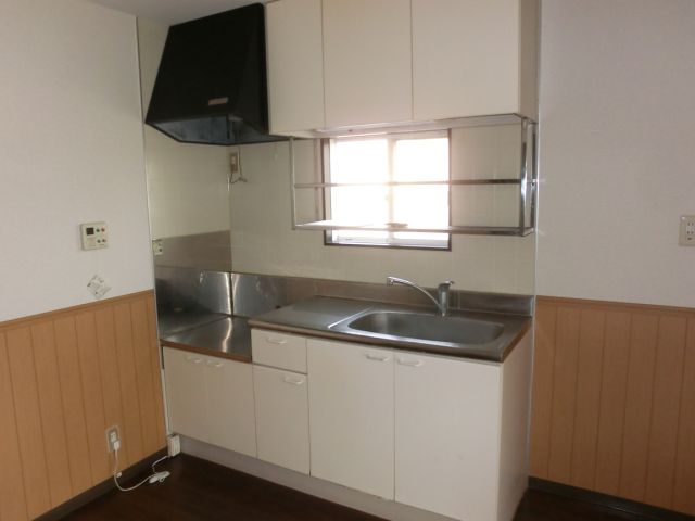 Kitchen. Ventilation is easily & bright! It is a kitchen with a small window