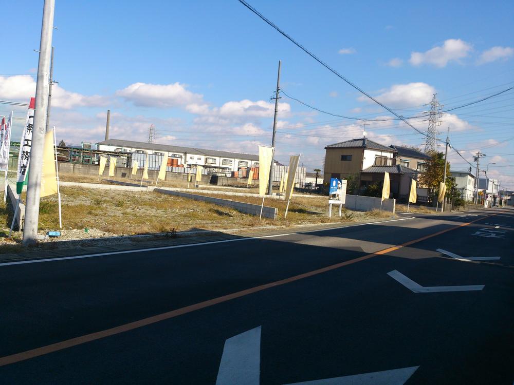 Local photos, including front road. local 2013.11.29