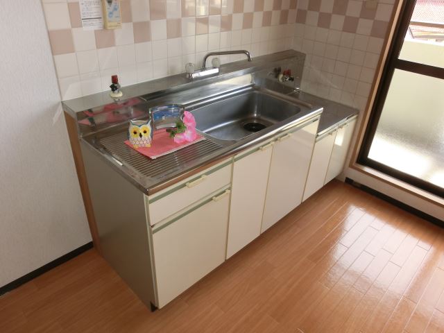 Kitchen. It is ventilation is also a easy to clear the kitchen!