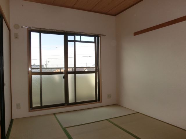 Living and room. Why do not the comfort of a Japanese-style room?