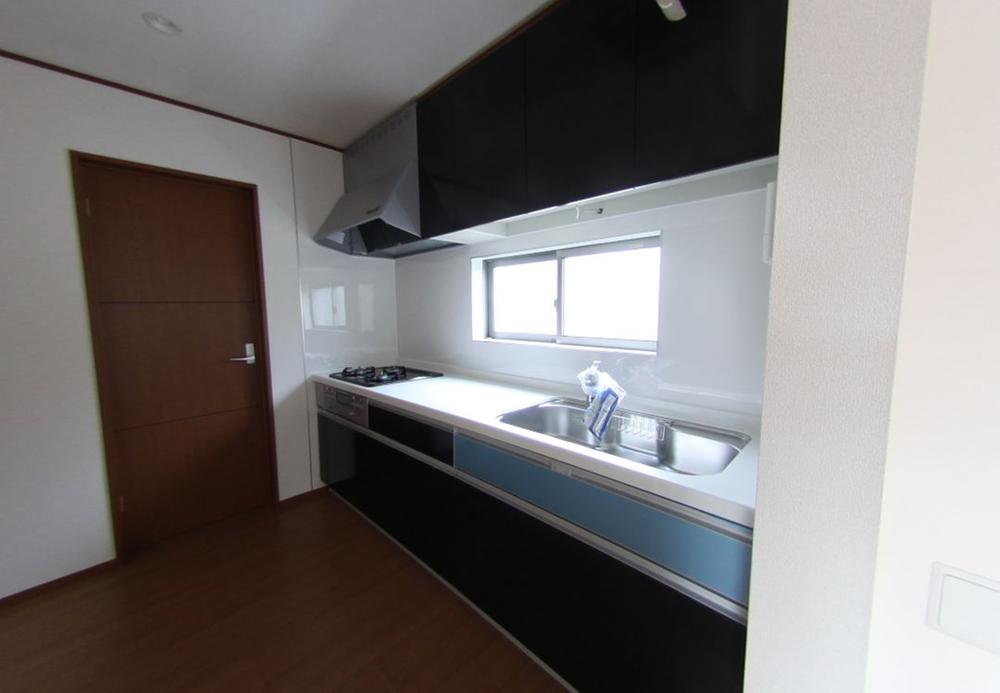 Kitchen. Indoor (11 May 2013) Shooting