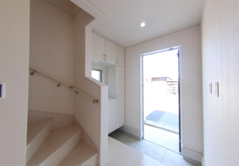 Entrance. Local (10 May 2013) Shooting