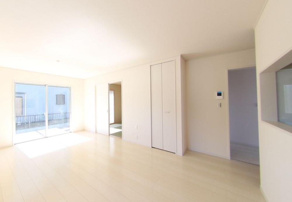 Living. Local (10 May 2013) Shooting