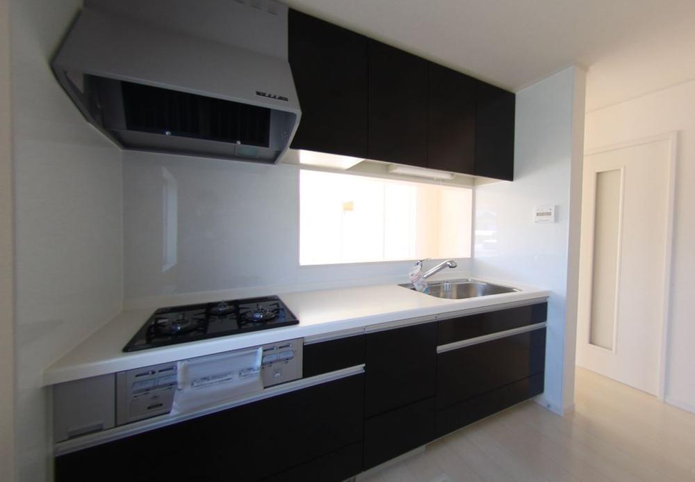 Kitchen. Local (10 May 2013) Shooting