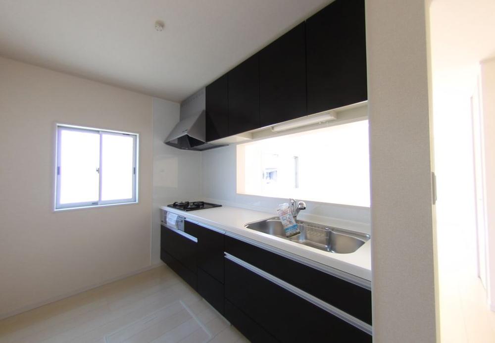 Kitchen. Local (10 May 2013) Shooting