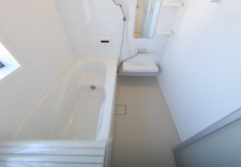 Bathroom. Local (10 May 2013) Shooting