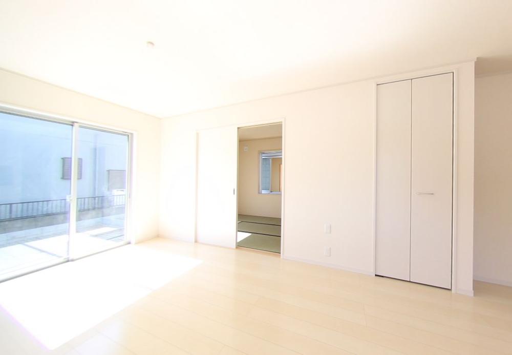 Living. Local (10 May 2013) Shooting