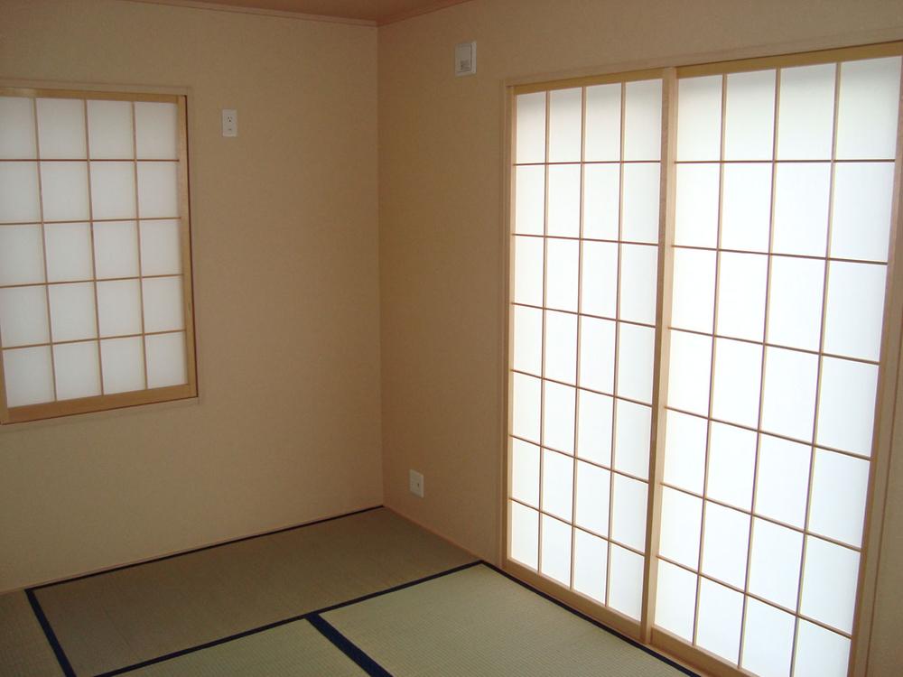 Non-living room. 4 Building South-facing Japanese-style room with a closet! 