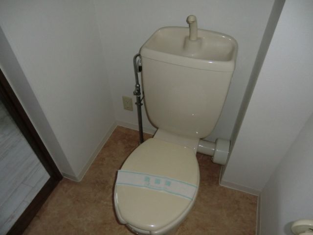 Toilet. Power supply with a toilet