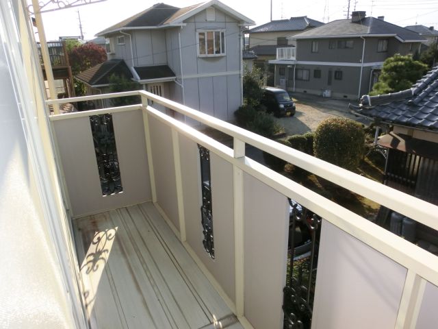 Balcony. South-facing veranda space is friendly even to the laundry